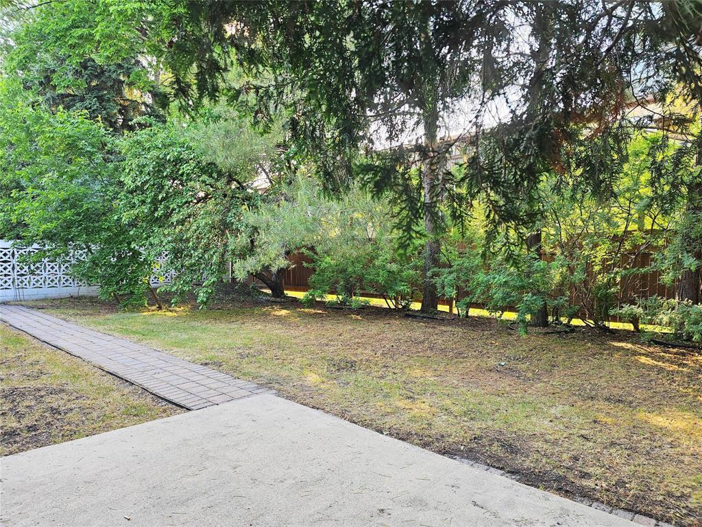 Photo 4 of 149 Thatcher Drive, Winnipeg MB