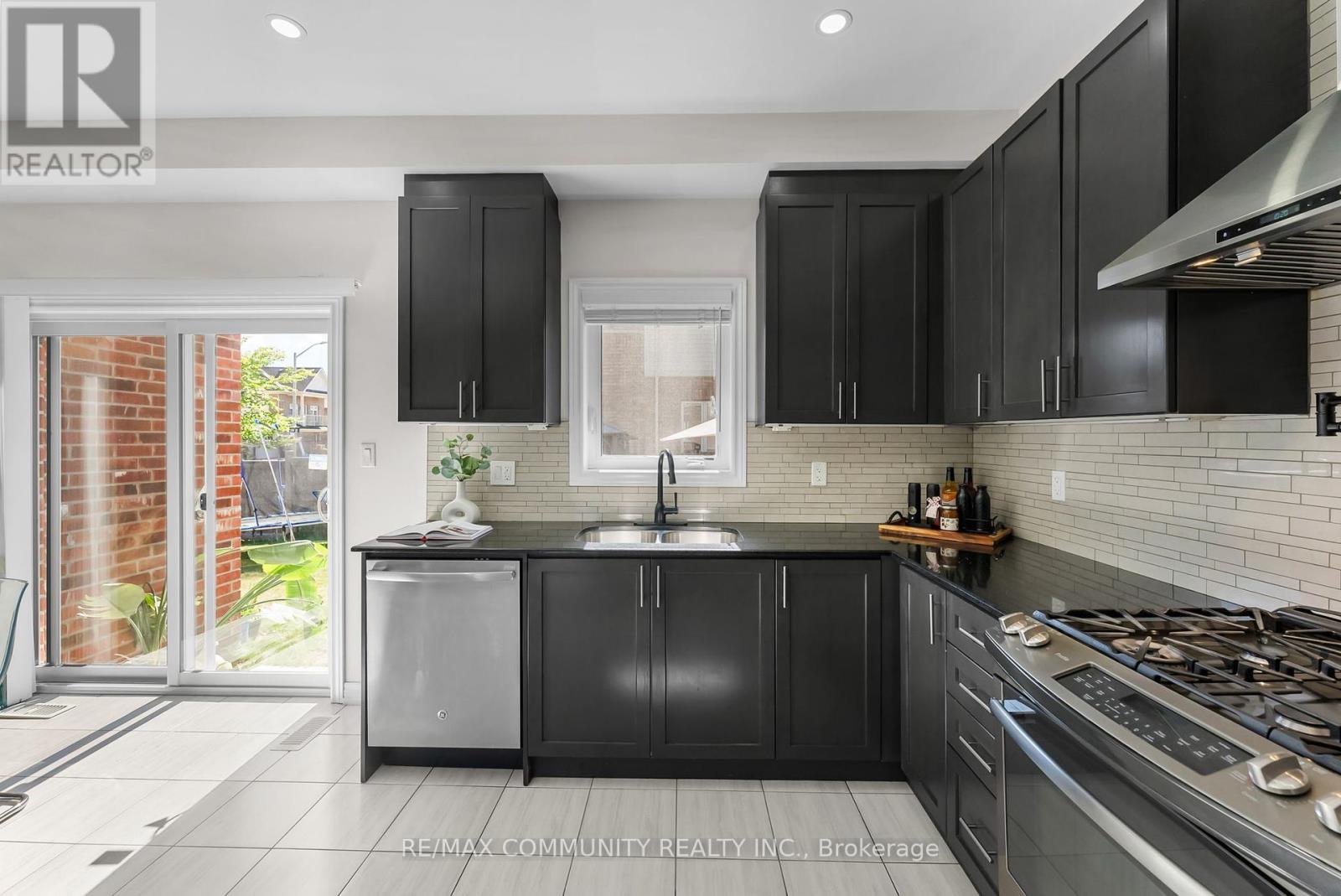 Photo 20 of 279 Kenneth Cole Drive, Clarington ON