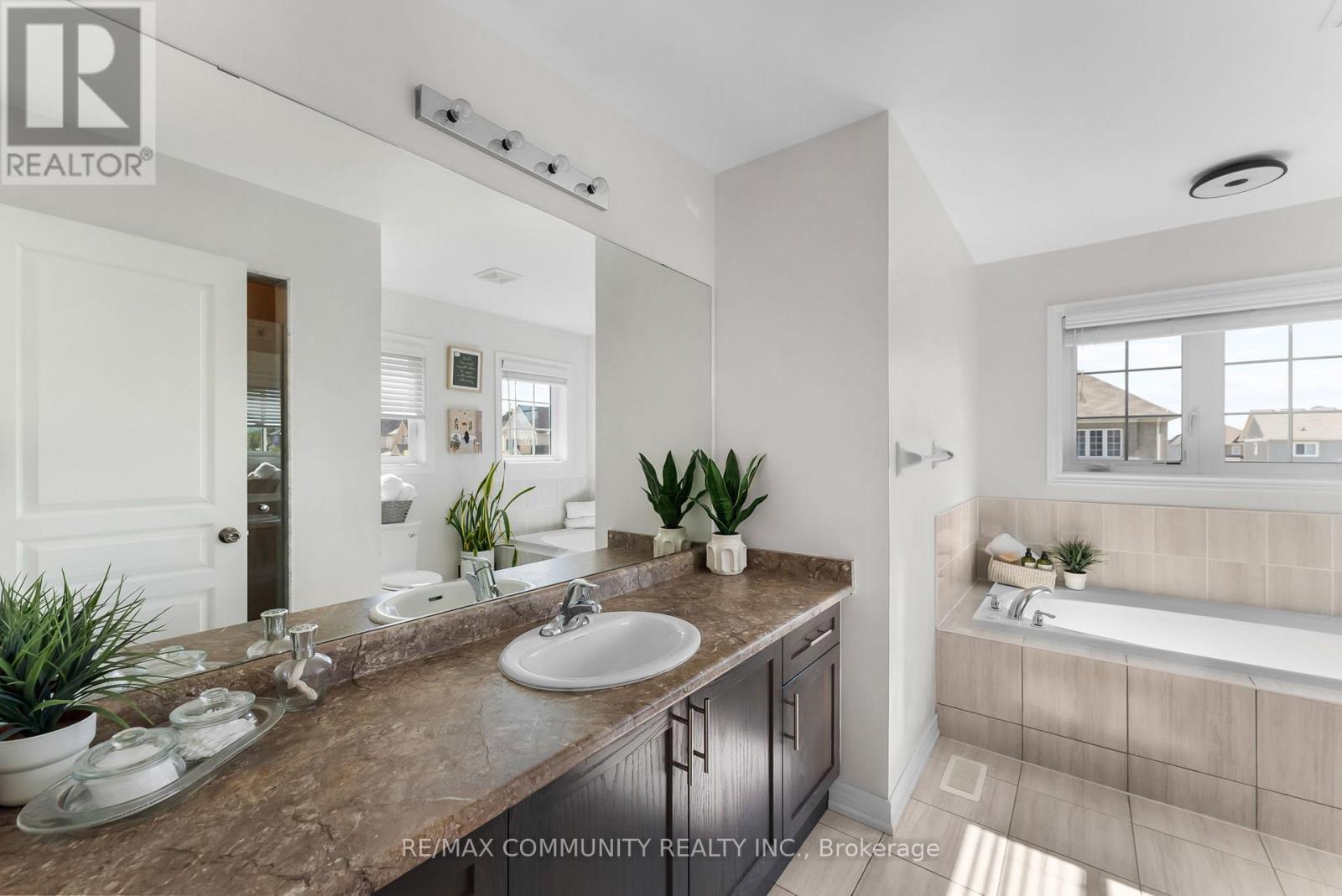 Photo 29 of 279 Kenneth Cole Drive, Clarington ON