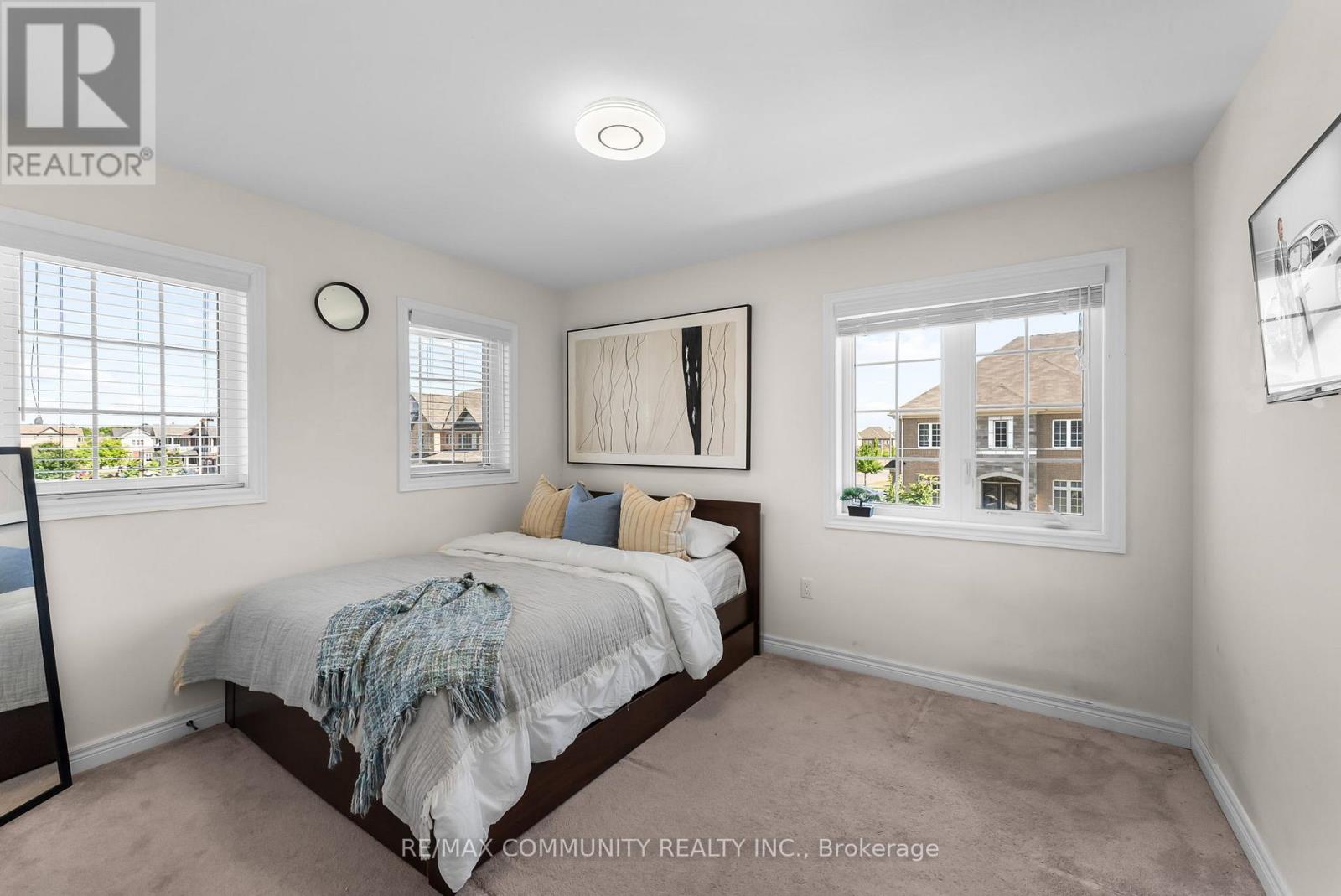Photo 34 of 279 Kenneth Cole Drive, Clarington ON