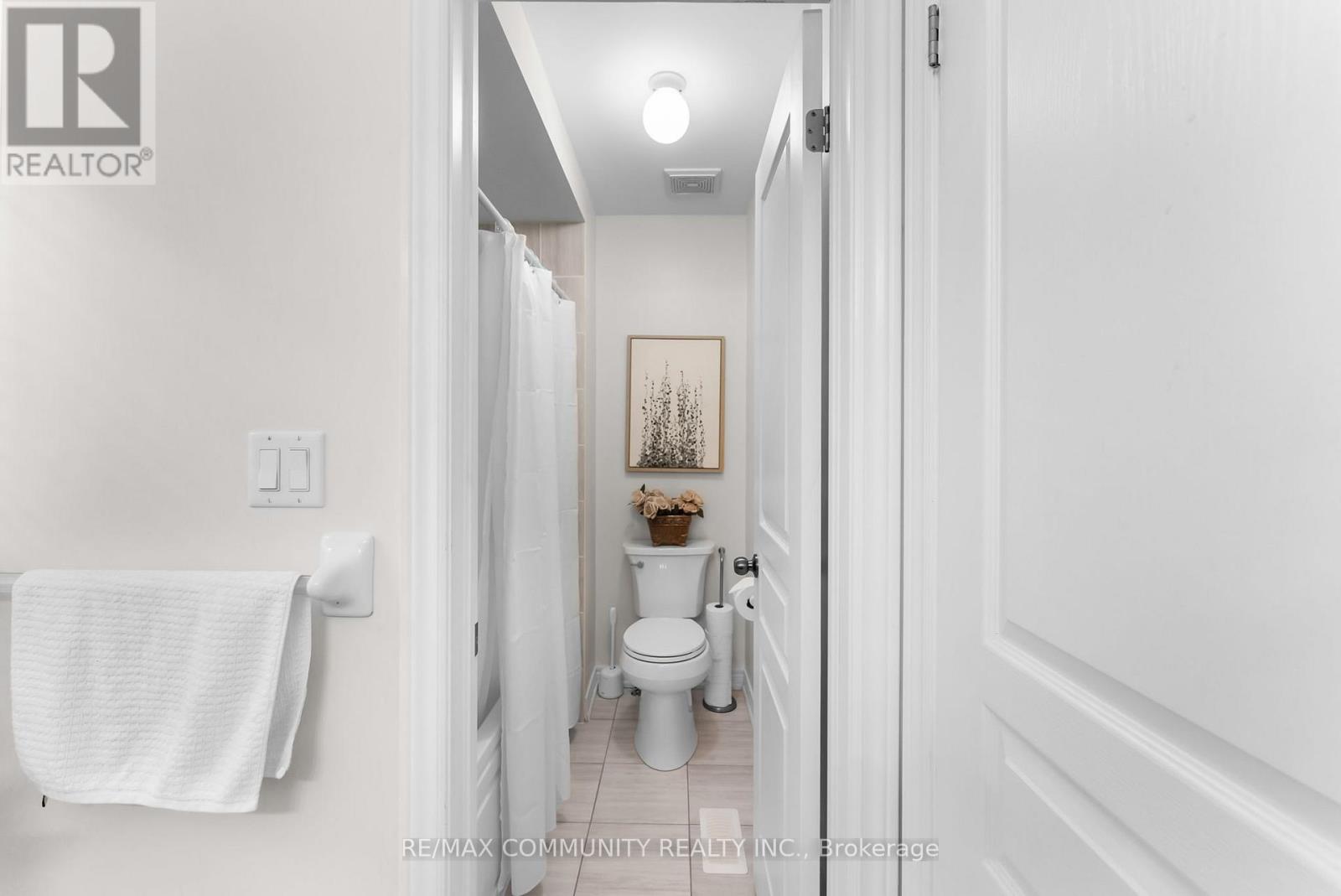 Photo 37 of 279 Kenneth Cole Drive, Clarington ON
