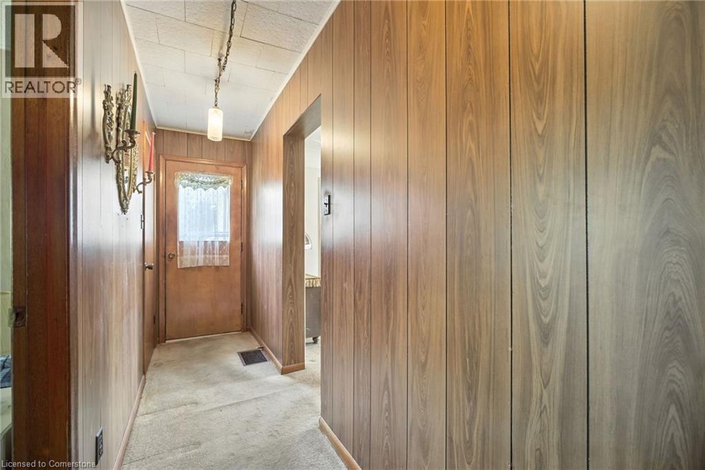 Photo 13 of 572 Parkside Drive, Waterdown ON
