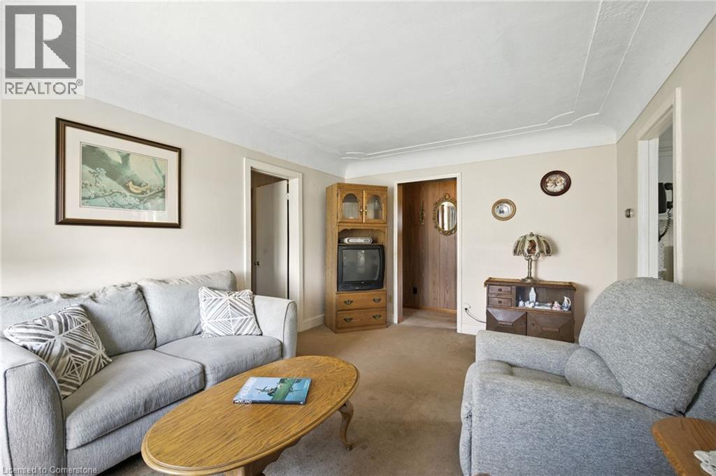 Photo 4 of 572 Parkside Drive, Waterdown ON