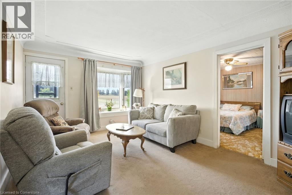 Photo 5 of 572 Parkside Drive, Waterdown ON