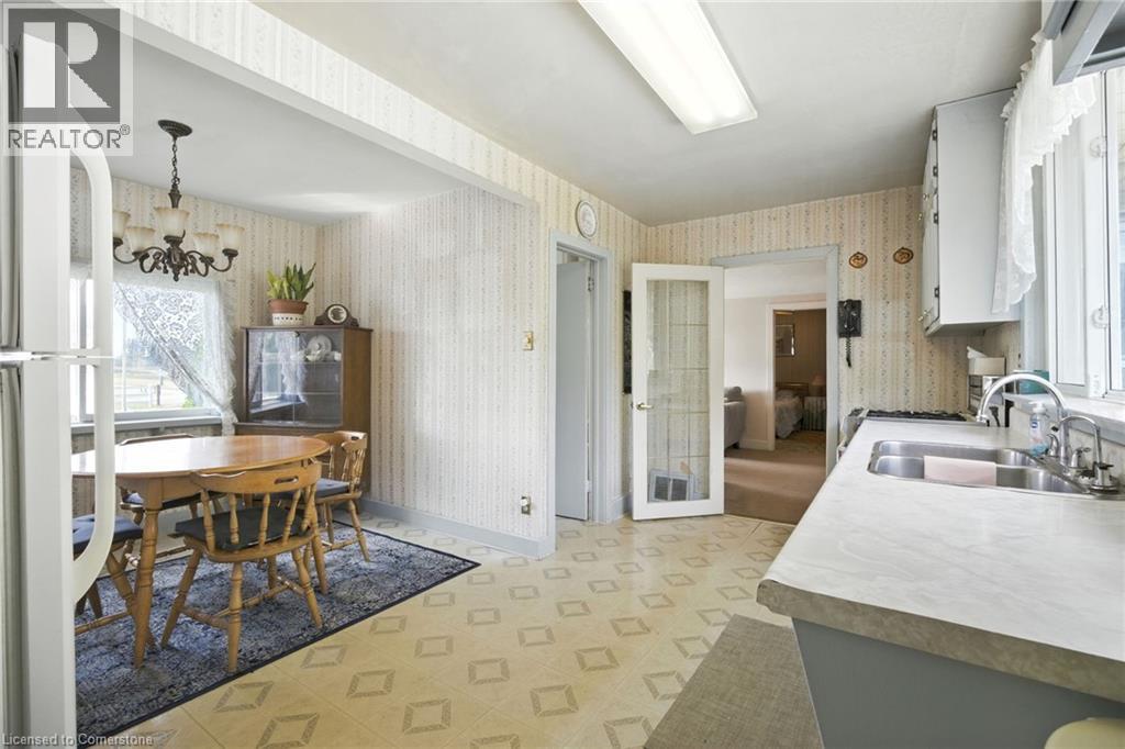 Photo 8 of 572 Parkside Drive, Waterdown ON