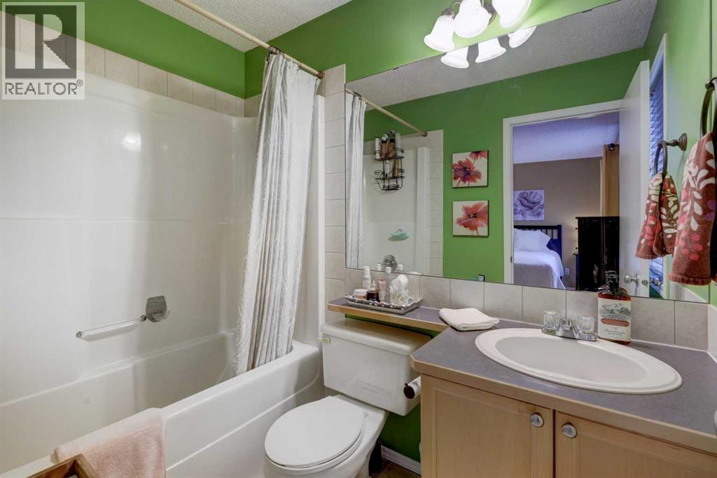 Single Family House for Sale in  Tuscany Springs Place NW Tuscany Calgary 