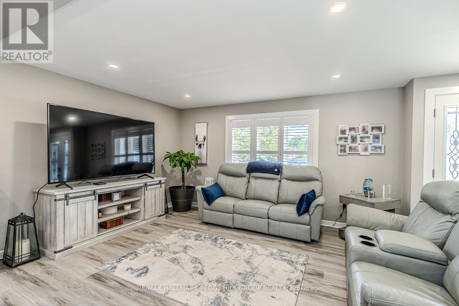 Photo 8 of 10 Nettles Cove, Innisfil ON
