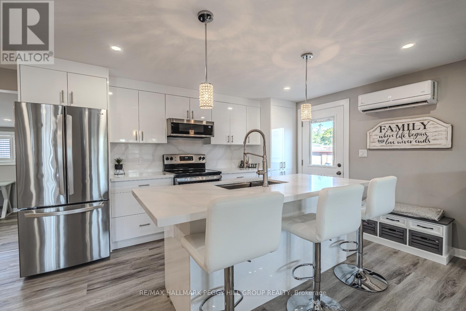 Photo 15 of 10 Nettles Cove, Innisfil ON