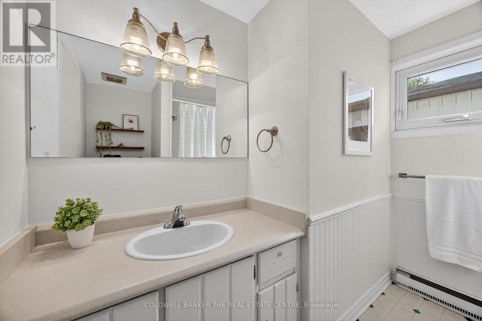 Photo 20 of 461 Sandford Street, Newmarket ON