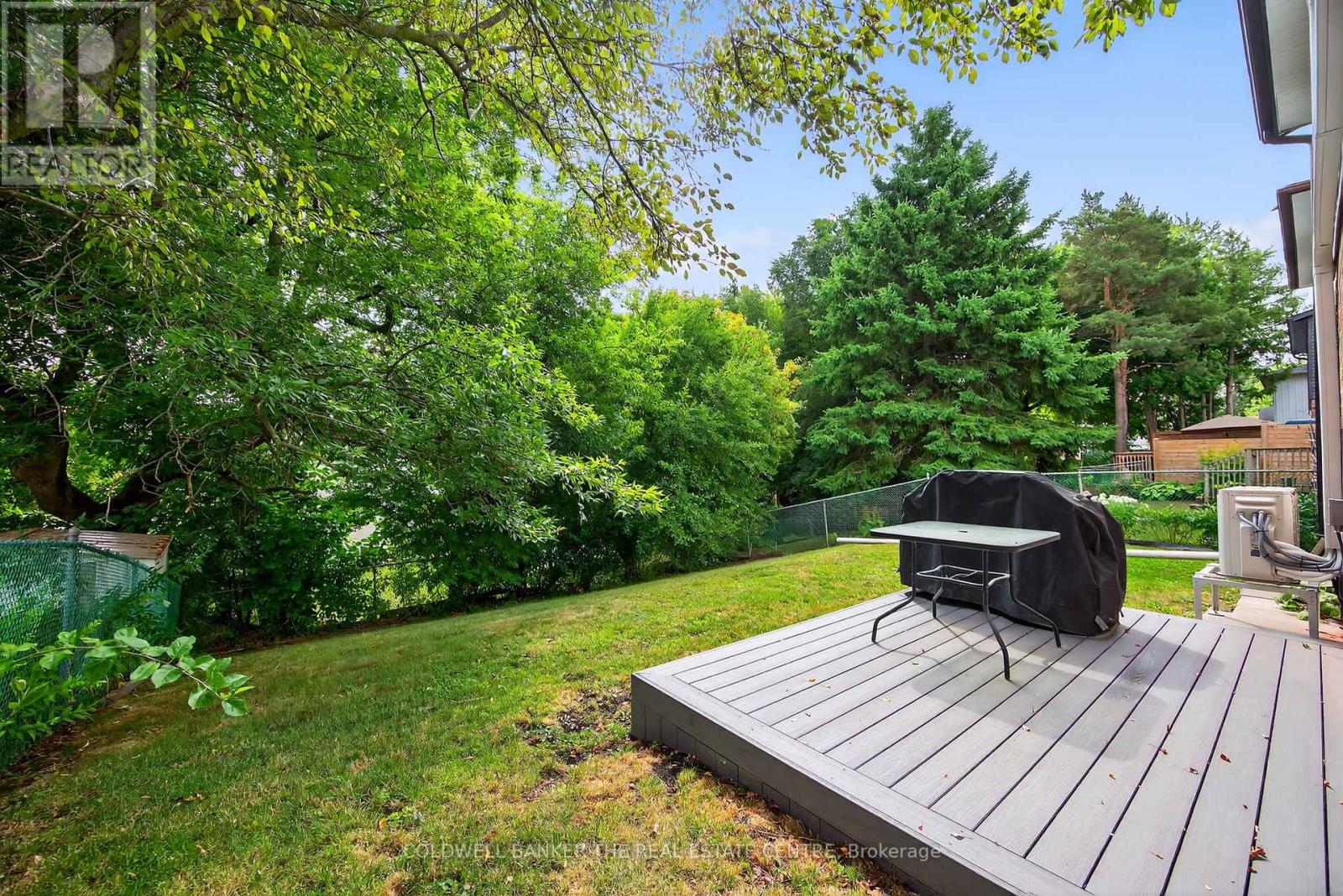 Photo 23 of 461 Sandford Street, Newmarket ON