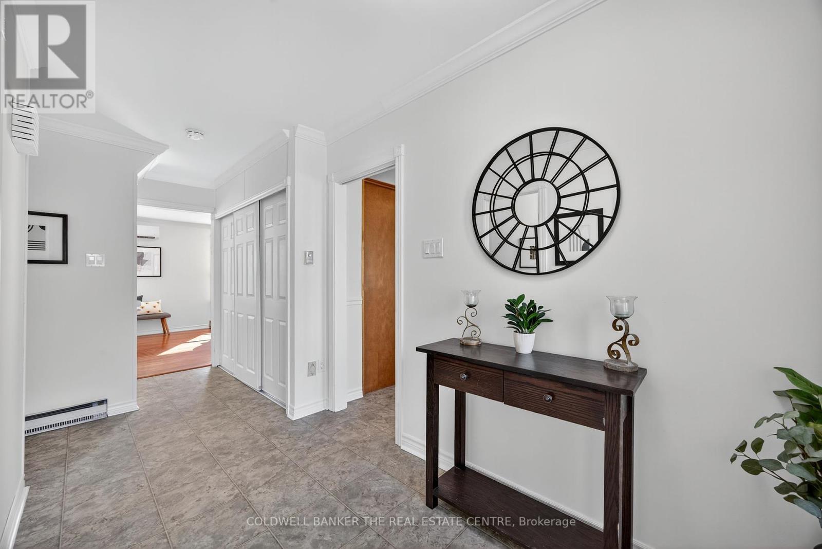 Photo 4 of 461 Sandford Street, Newmarket ON