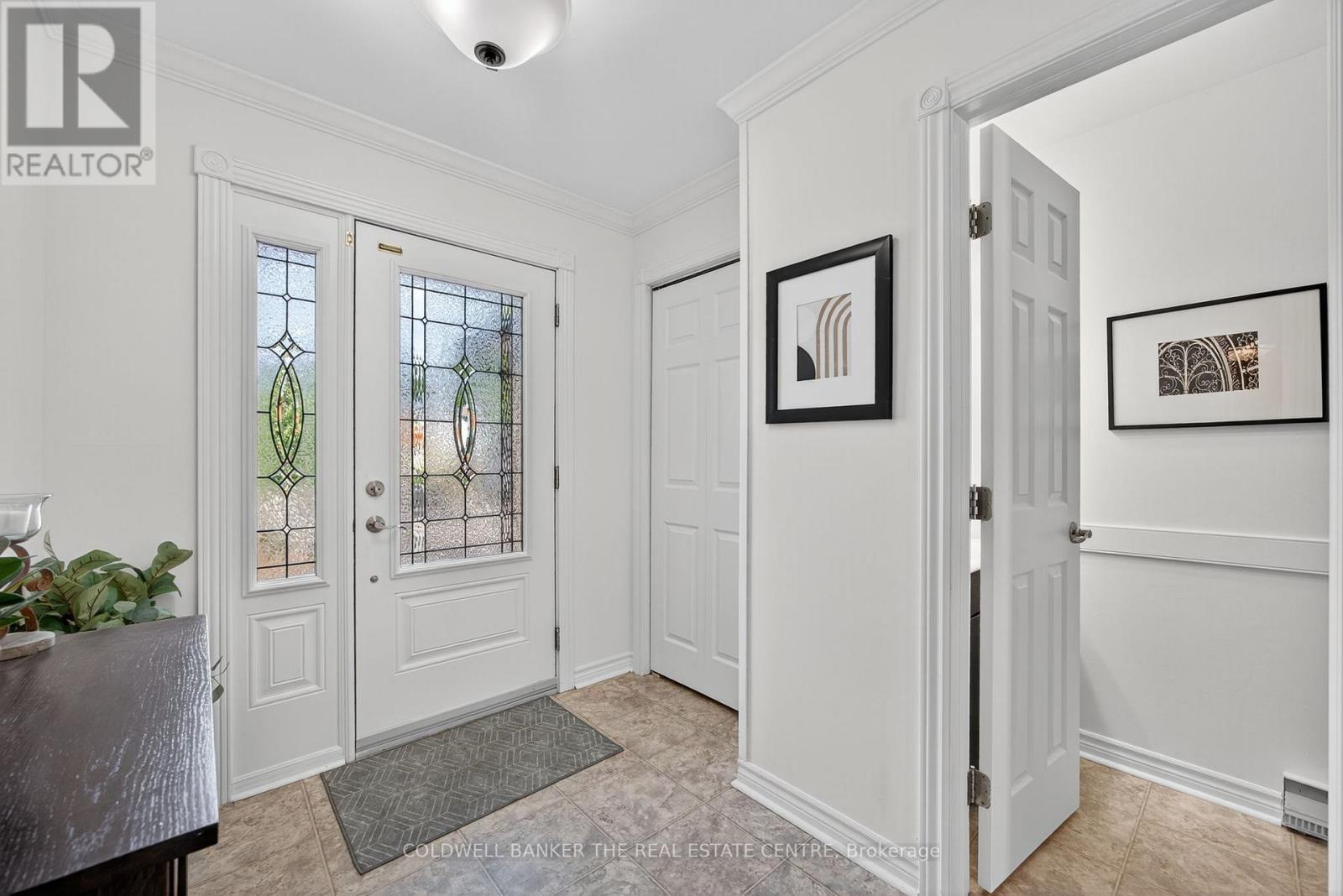 Photo 5 of 461 Sandford Street, Newmarket ON