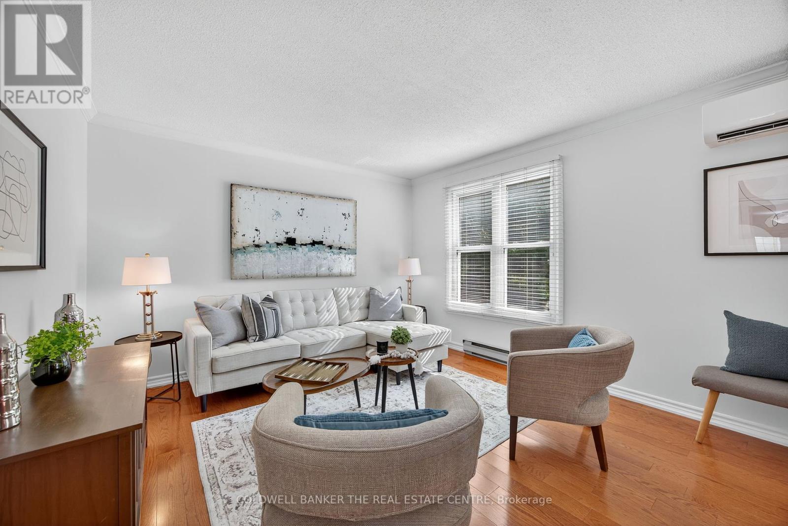 Photo 6 of 461 Sandford Street, Newmarket ON