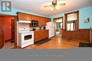 Photo 3 of 40 Oak Street, Collingwood ON