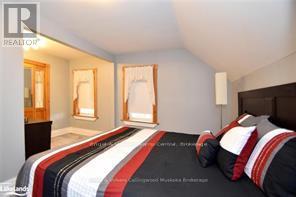 Photo 8 of 40 Oak Street, Collingwood ON