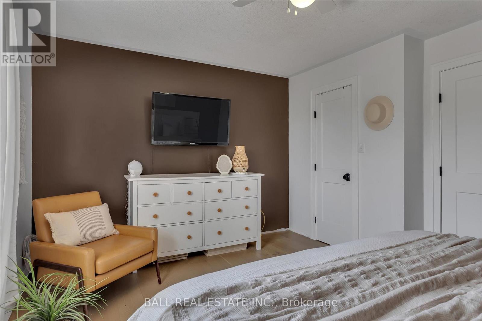 Photo 12 of 233 Lonsberry Lane, Dourodummer ON