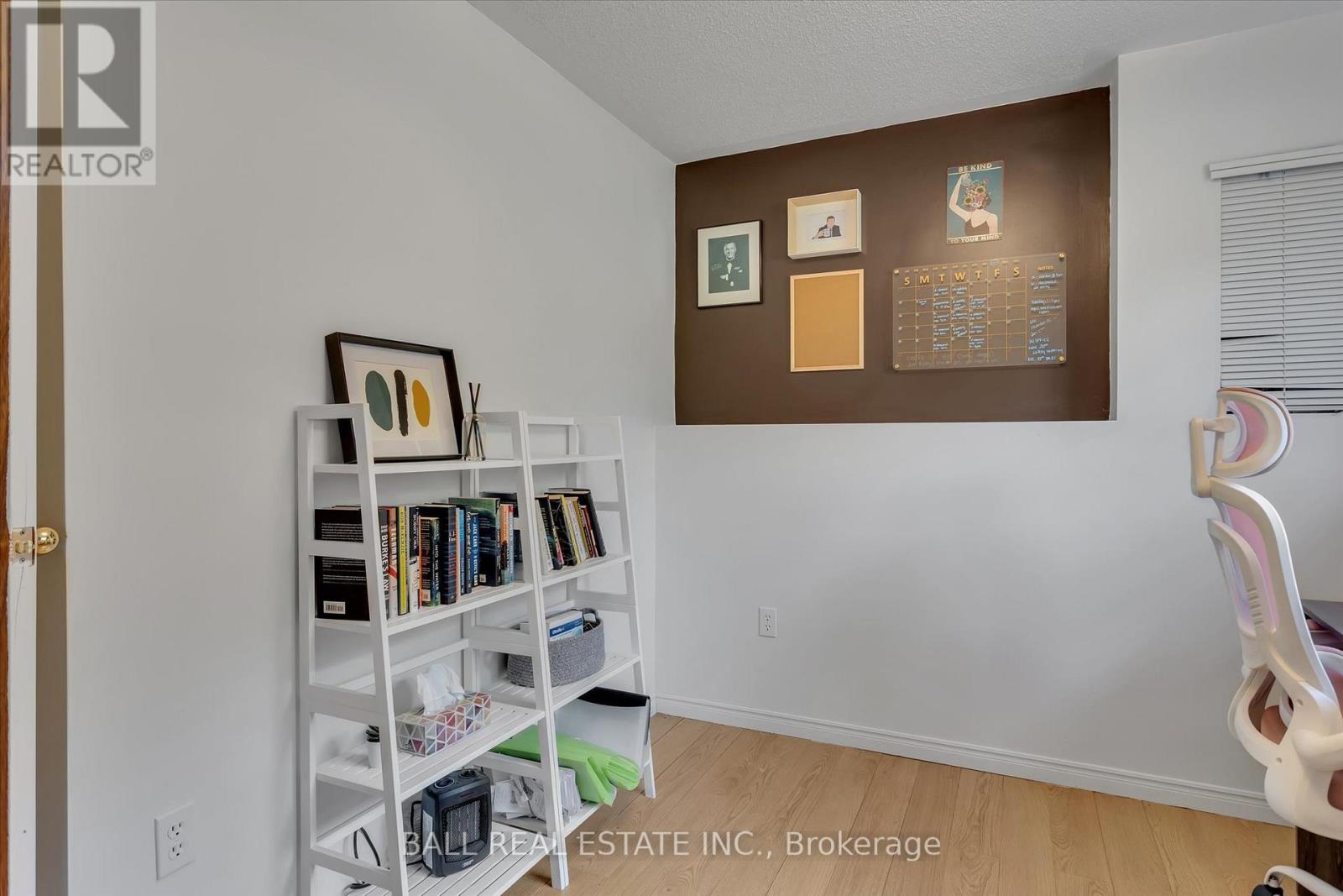 Photo 23 of 233 Lonsberry Lane, Dourodummer ON