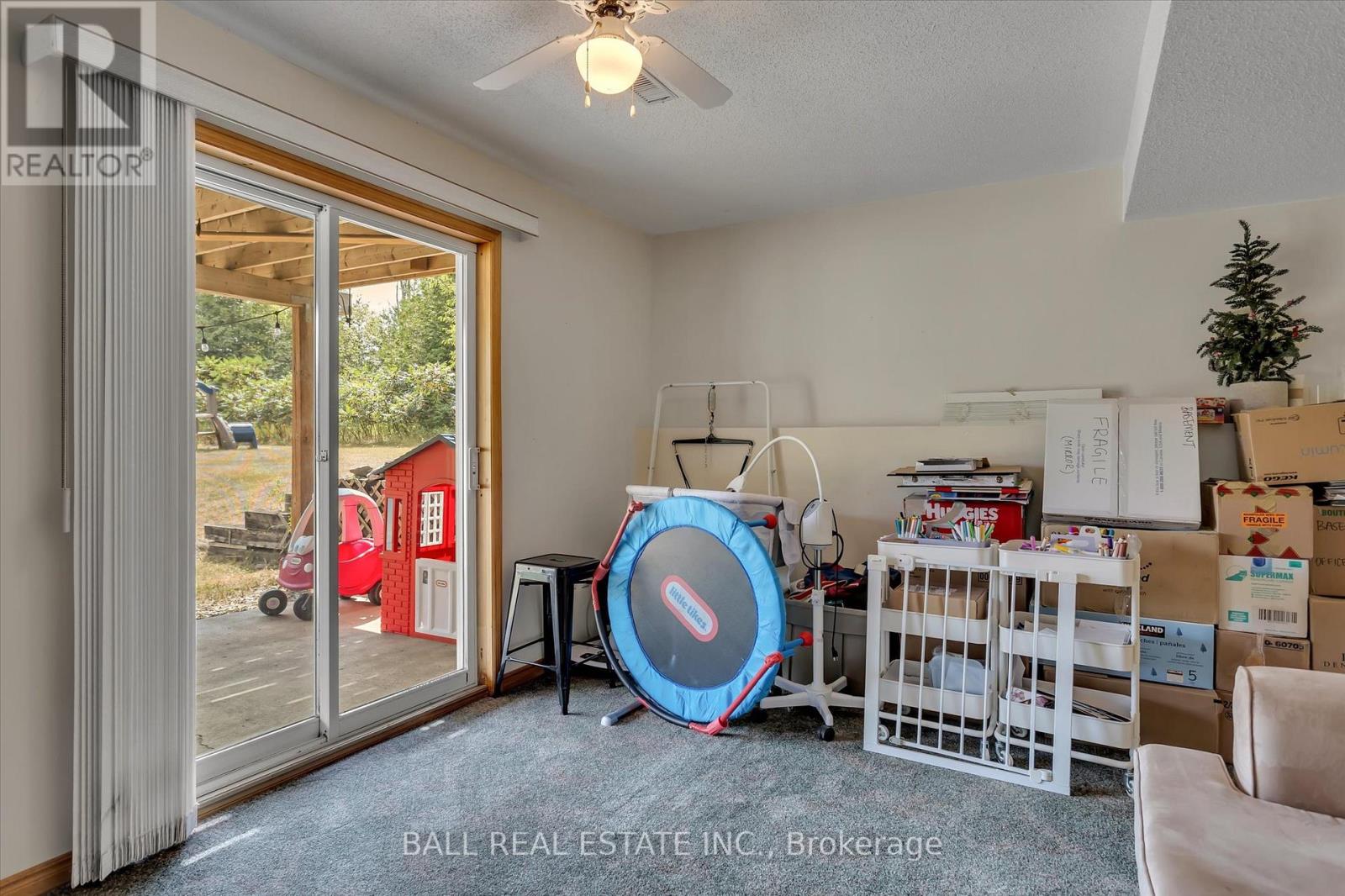 Photo 24 of 233 Lonsberry Lane, Dourodummer ON