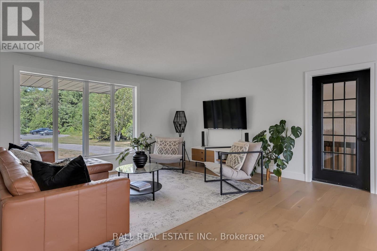 Photo 3 of 233 Lonsberry Lane, Dourodummer ON