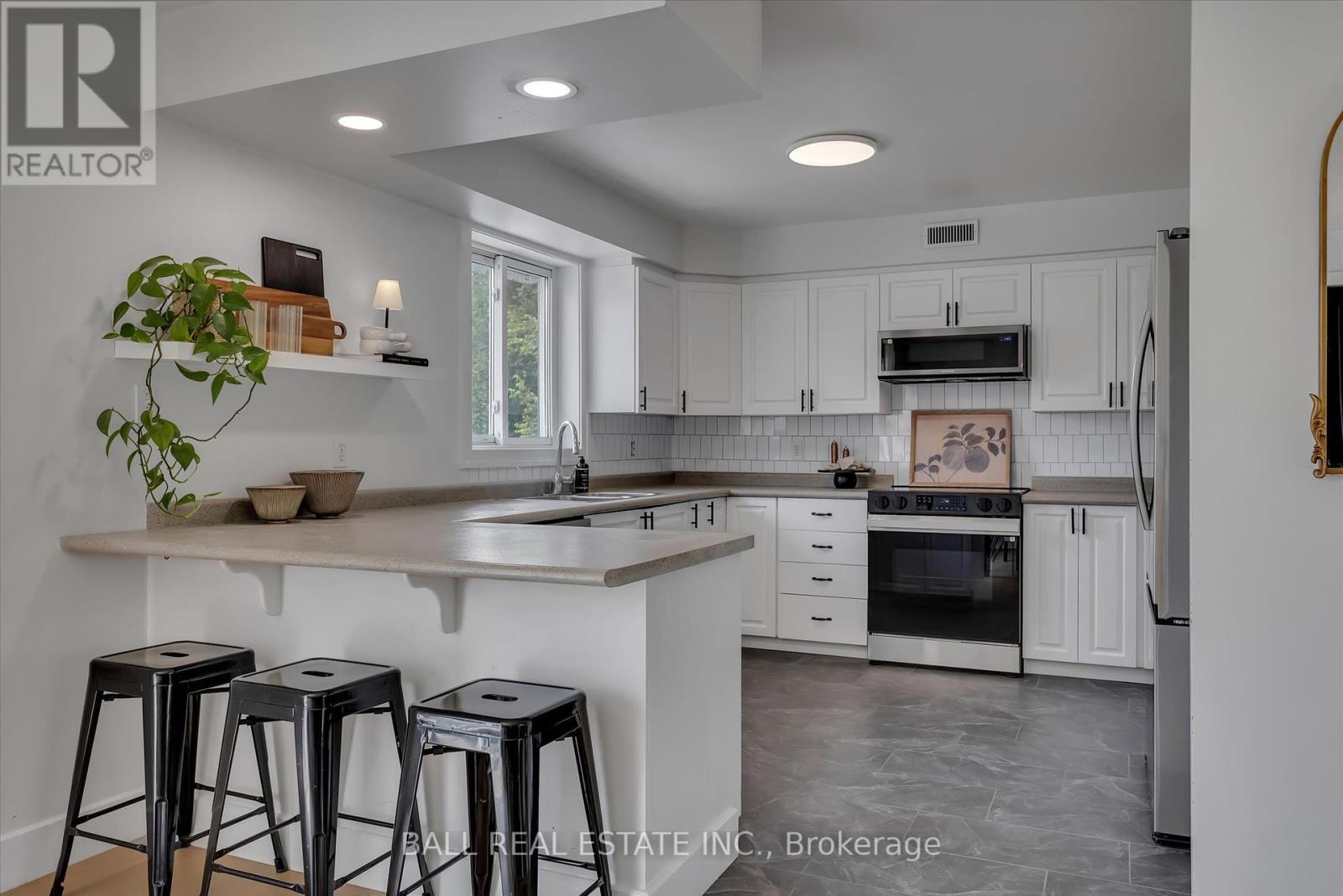 Photo 7 of 233 Lonsberry Lane, Dourodummer ON
