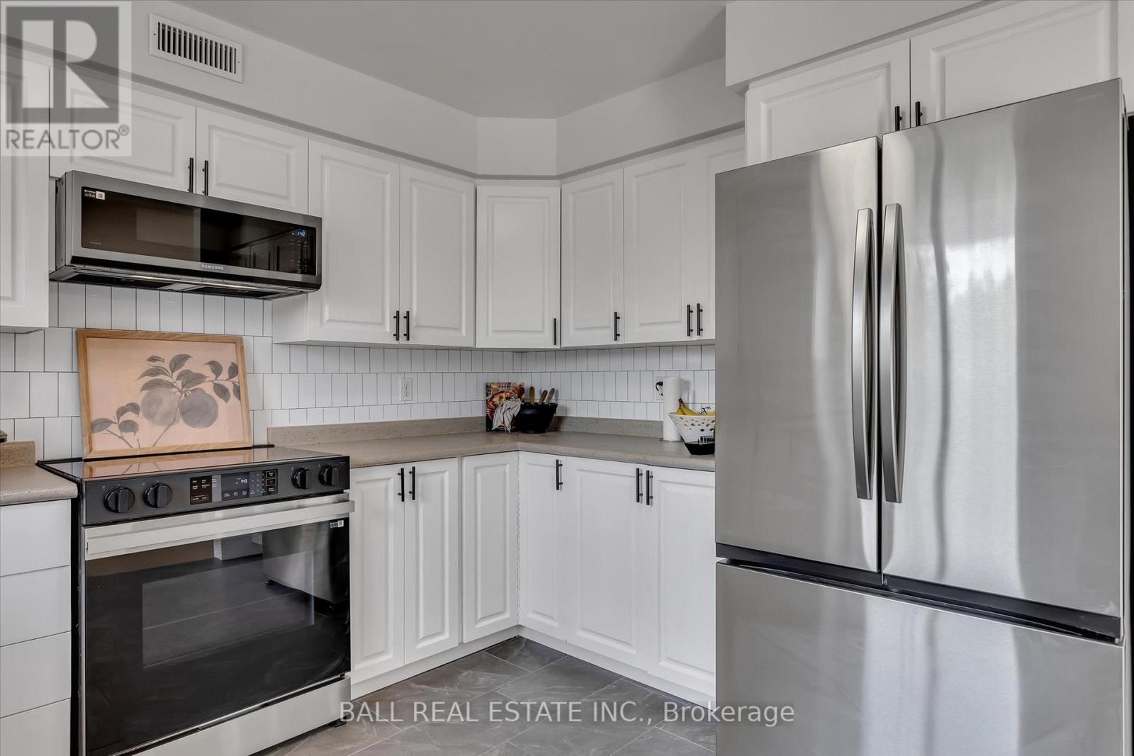 Photo 9 of 233 Lonsberry Lane, Dourodummer ON