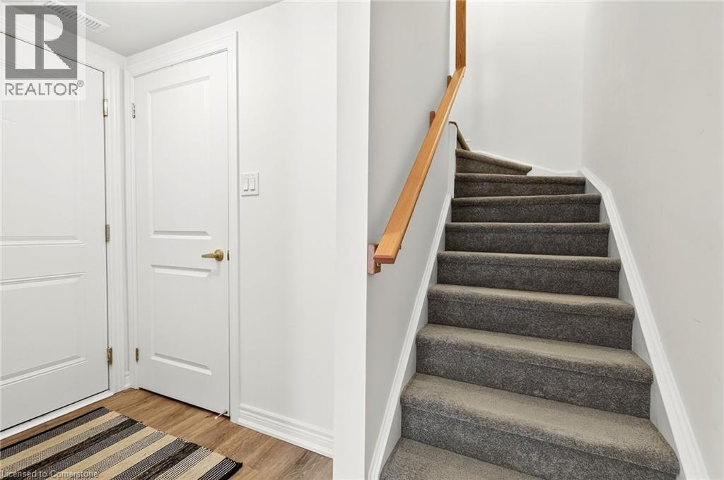 Photo 6 of 27 Dryden Lane, Hamilton ON