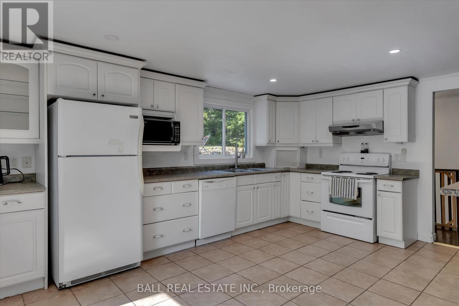 Photo 11 of 1288 Youngs Cove Road, Selwyn ON