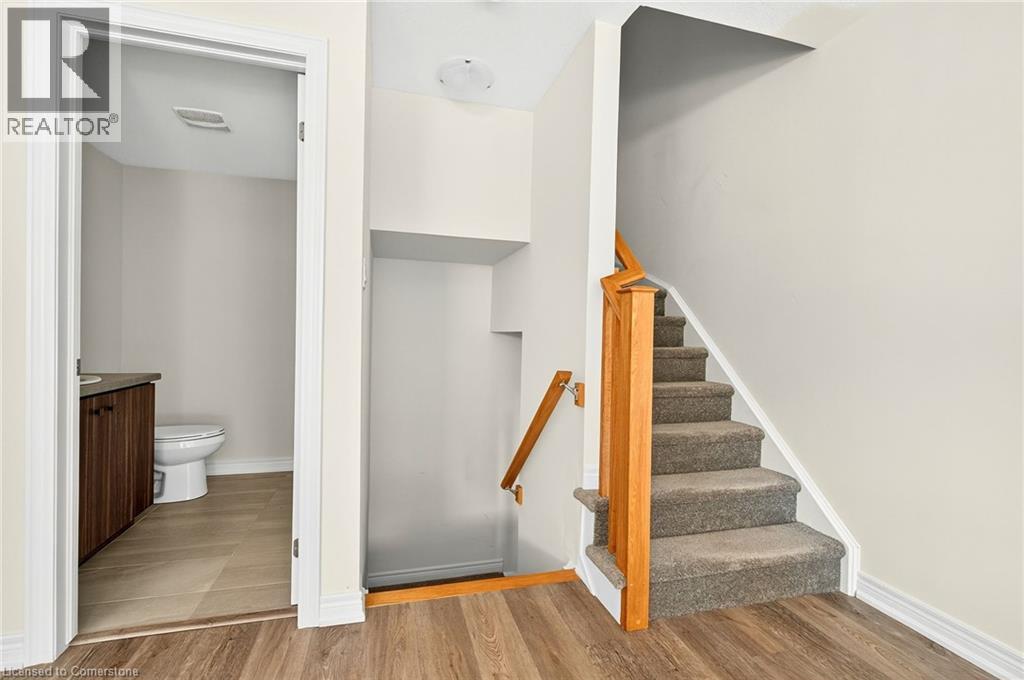 Photo 21 of 27 Dryden Lane, Hamilton ON