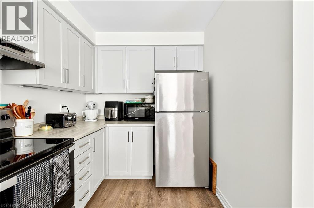 Photo 16 of 27 Dryden Lane, Hamilton ON