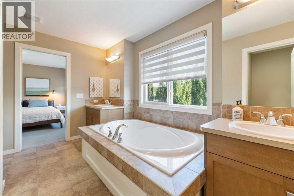 Single Family House for Sale in  Valley Pointe Way NW Valley Ridge Calgary 