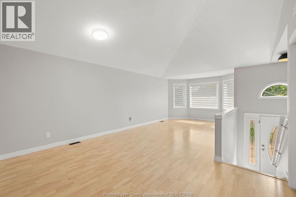 Photo 4 of 1531 Clover Avenue, Windsor ON
