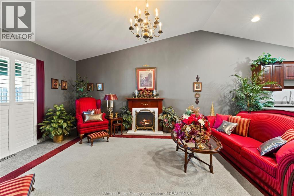Photo 11 of 1929 Venetian, Windsor ON