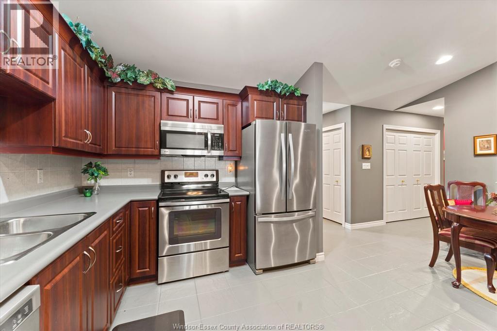 Photo 6 of 1929 Venetian, Windsor ON