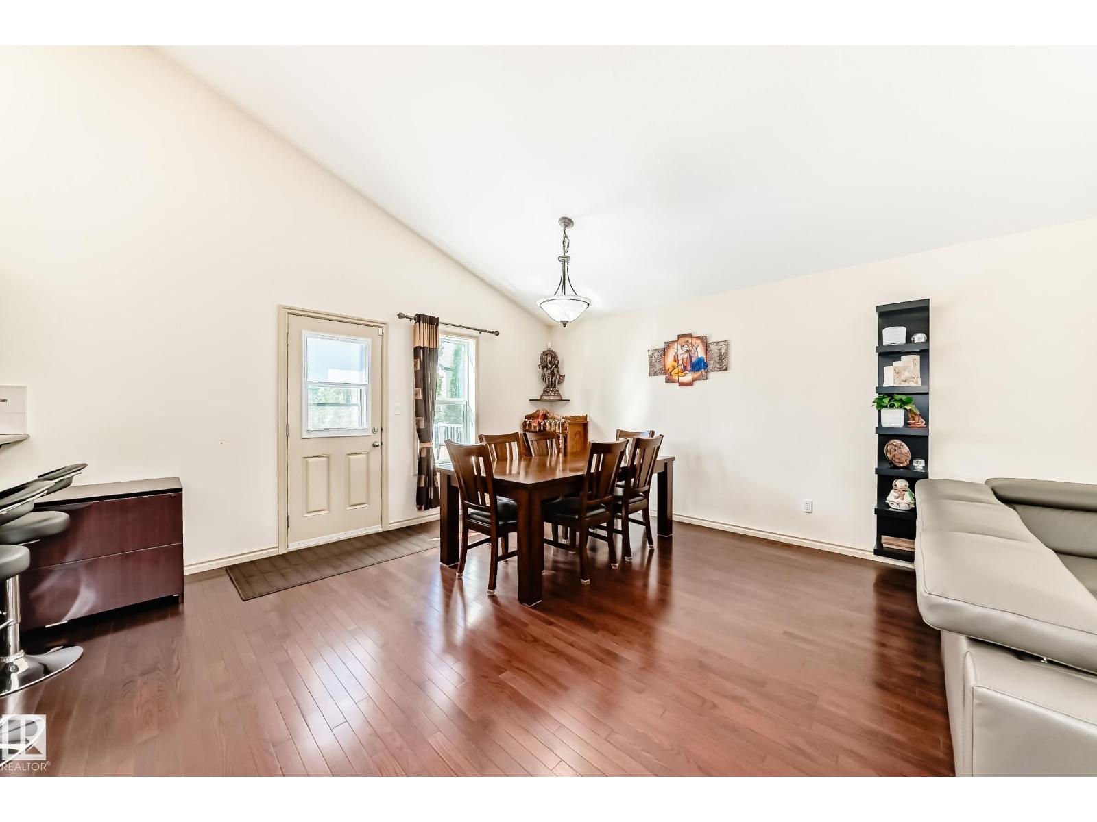 Photo 10 of 1443 37 C Av Nw, Edmonton AB