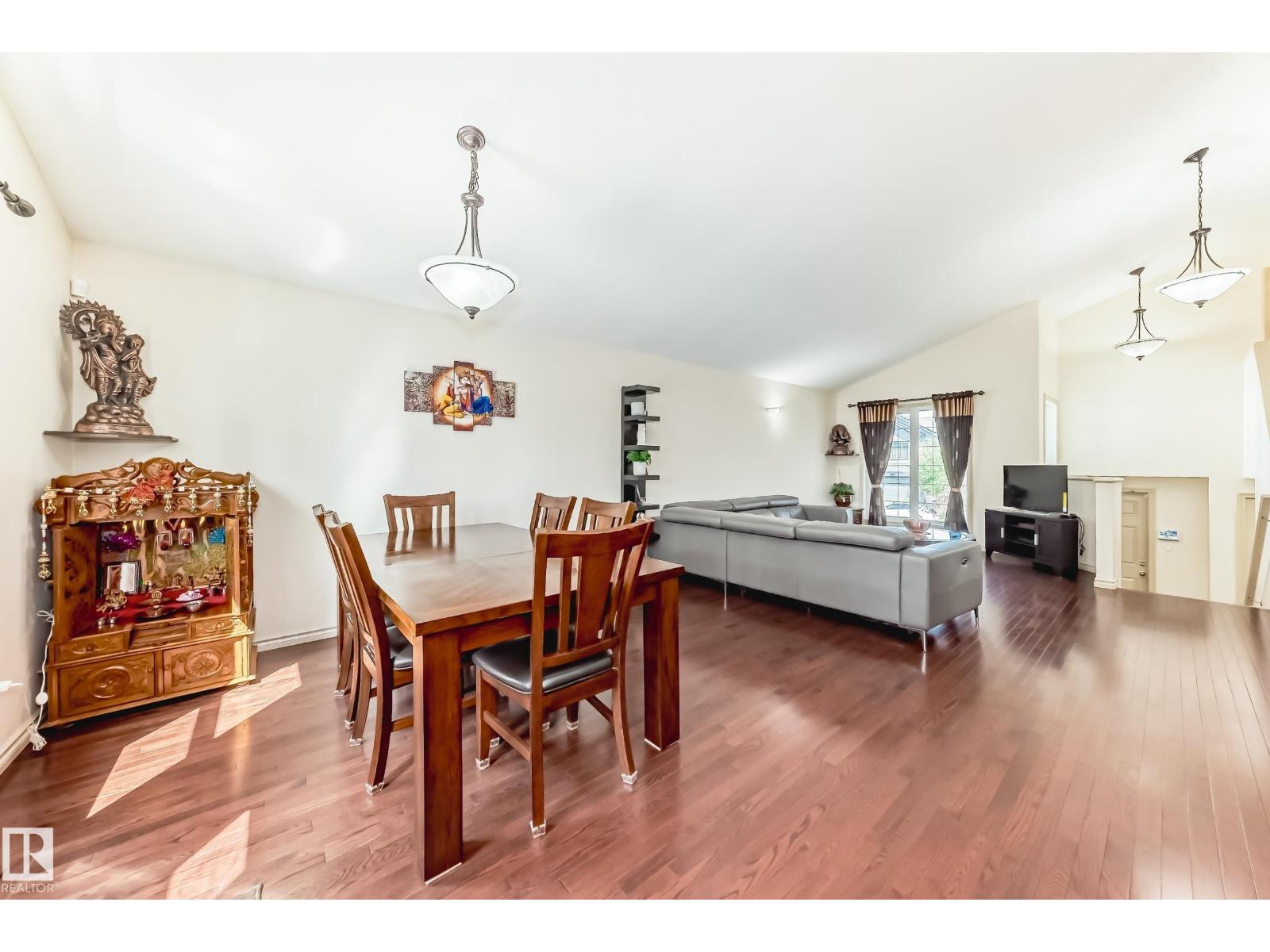 Photo 11 of 1443 37 C Av Nw, Edmonton AB
