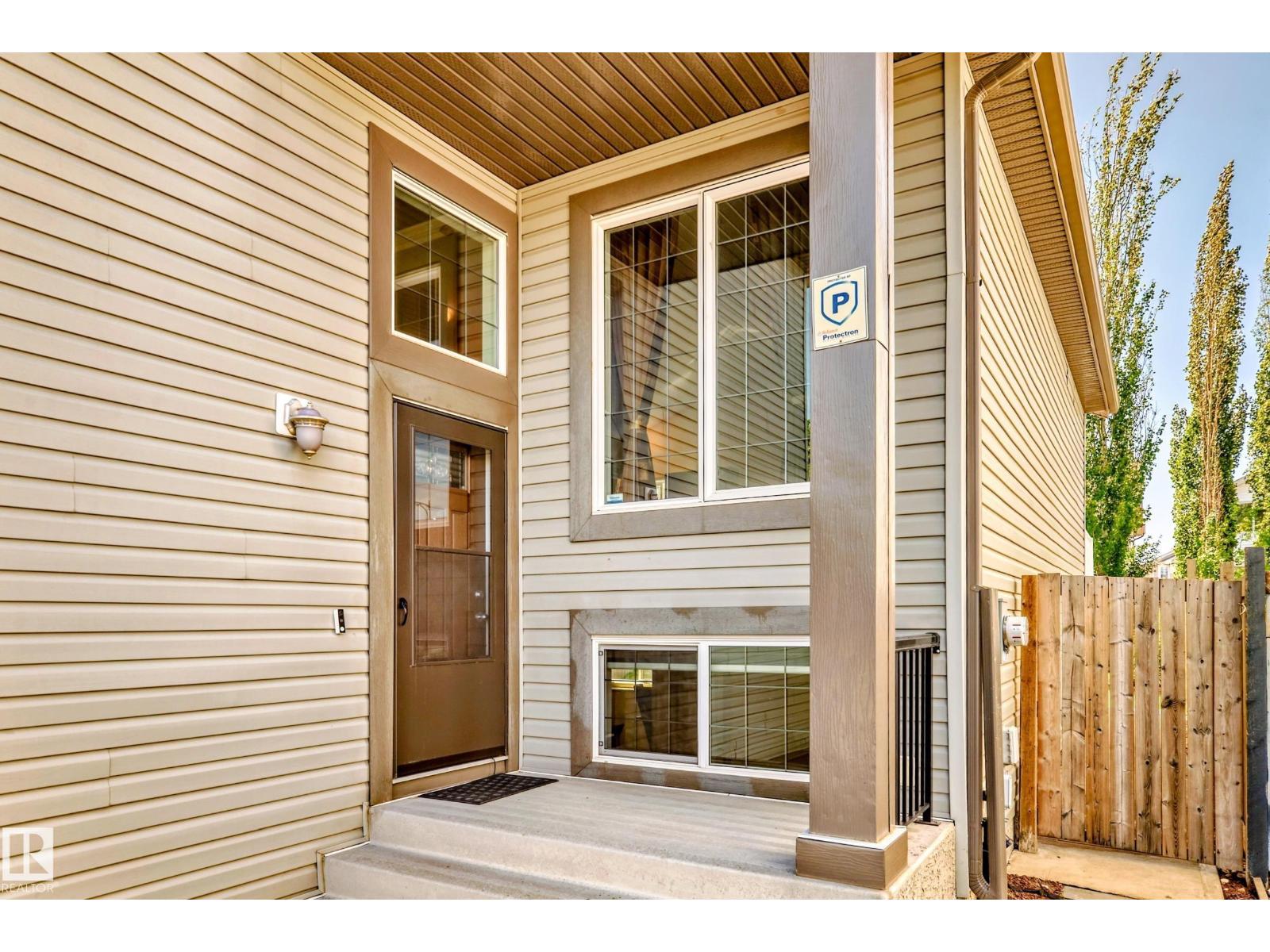 Photo 2 of 1443 37 C Av Nw, Edmonton AB