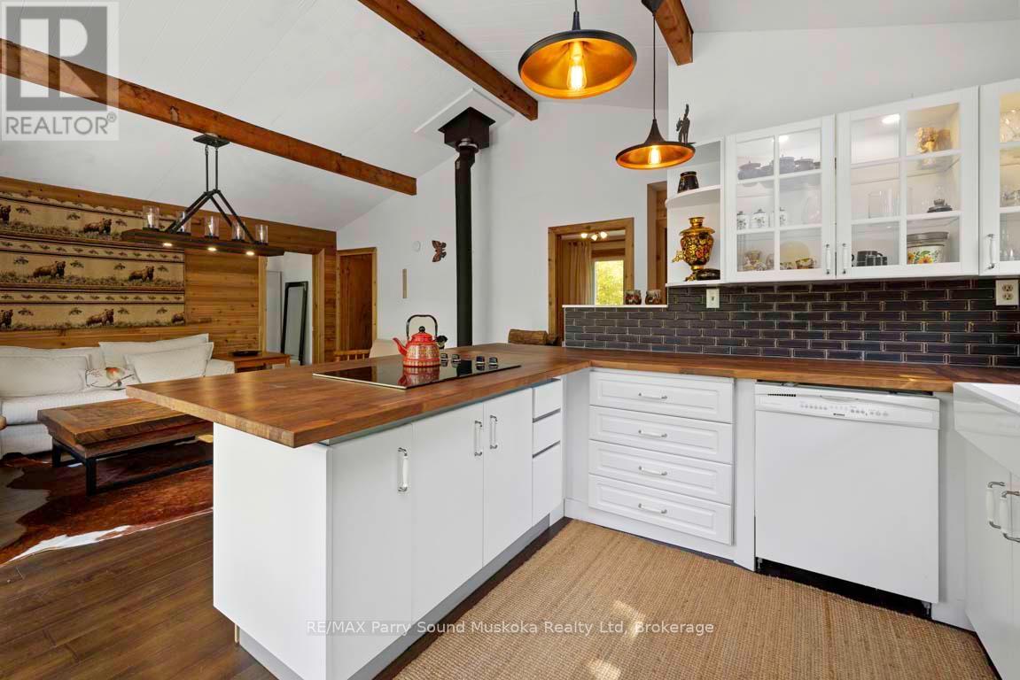 Photo 18 of 37 Lynberry Drive, Seguin ON