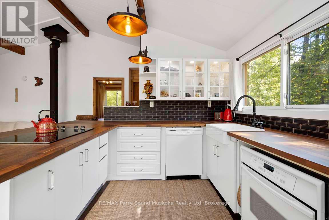 Photo 19 of 37 Lynberry Drive, Seguin ON
