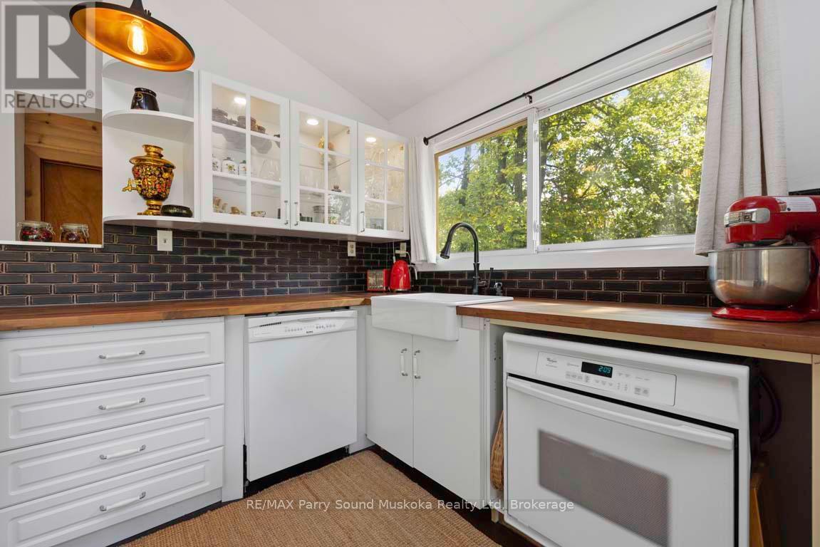 Photo 20 of 37 Lynberry Drive, Seguin ON