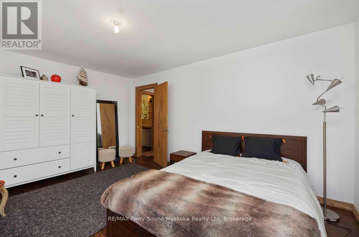 Photo 23 of 37 Lynberry Drive, Seguin ON