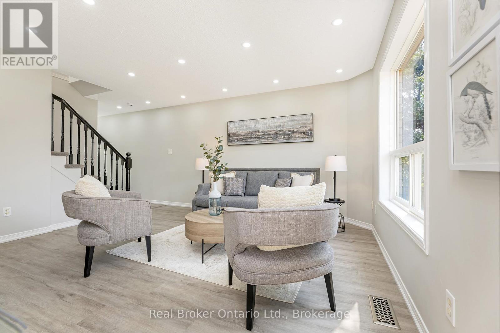 Photo 10 of 122 Silurian Drive, Guelph ON