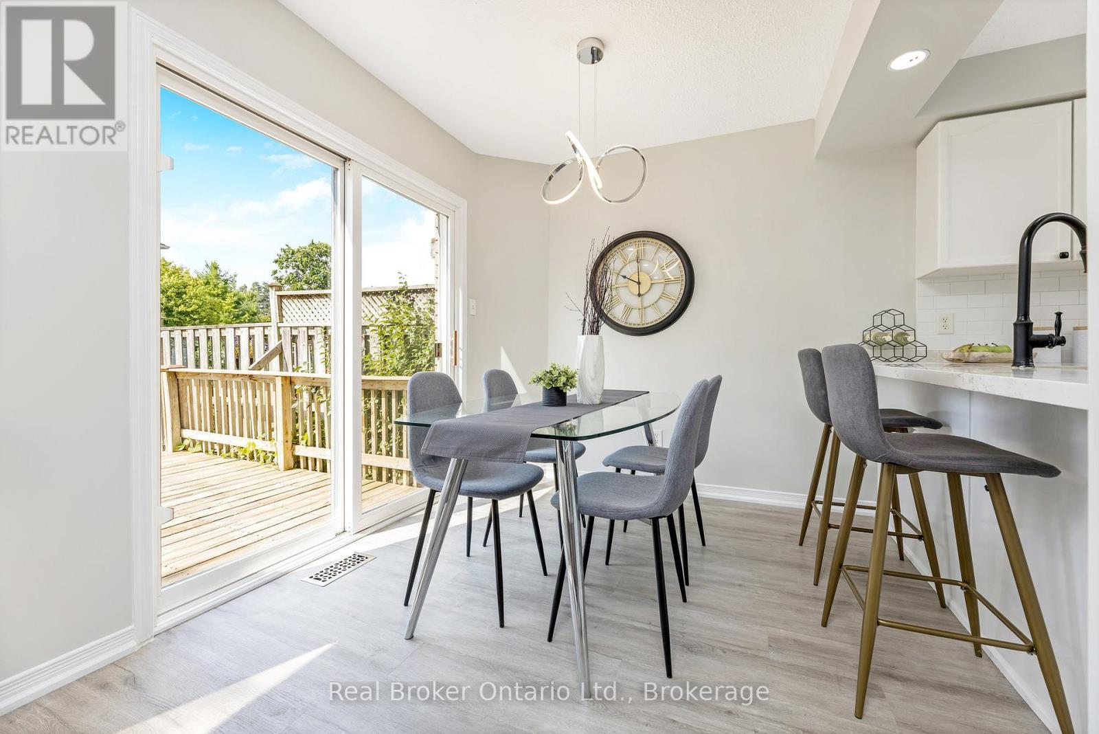 Photo 11 of 122 Silurian Drive, Guelph ON