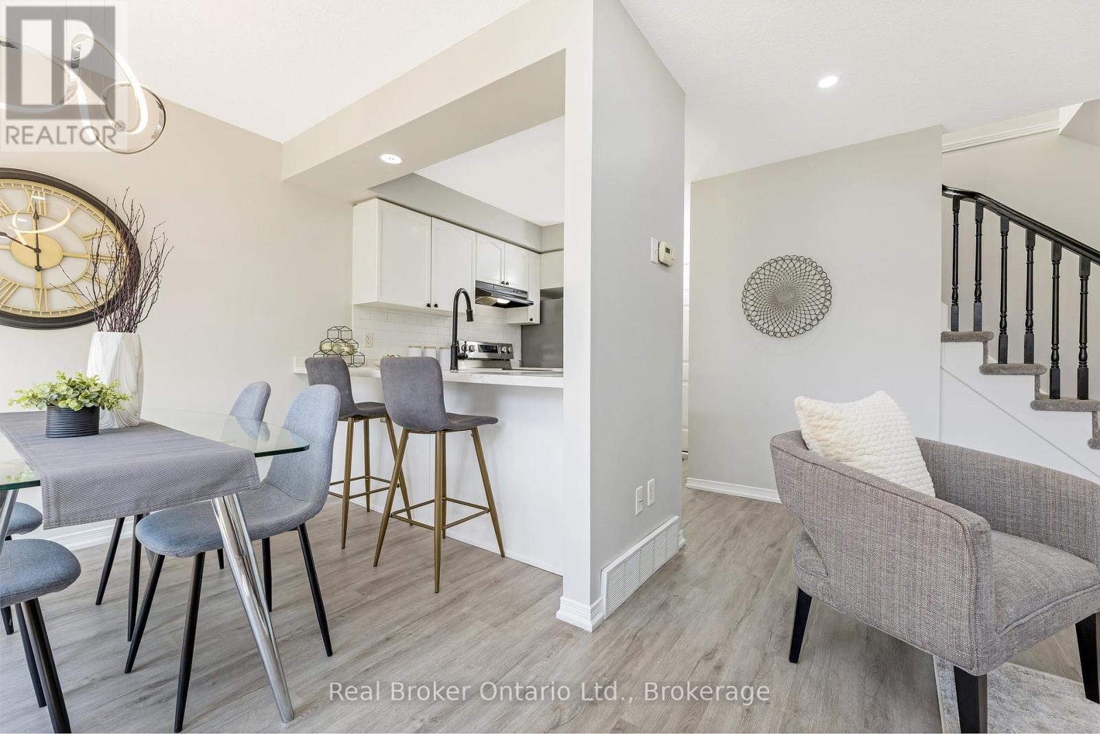 Photo 13 of 122 Silurian Drive, Guelph ON