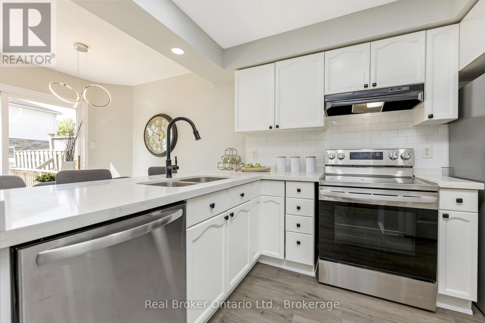 Photo 15 of 122 Silurian Drive, Guelph ON