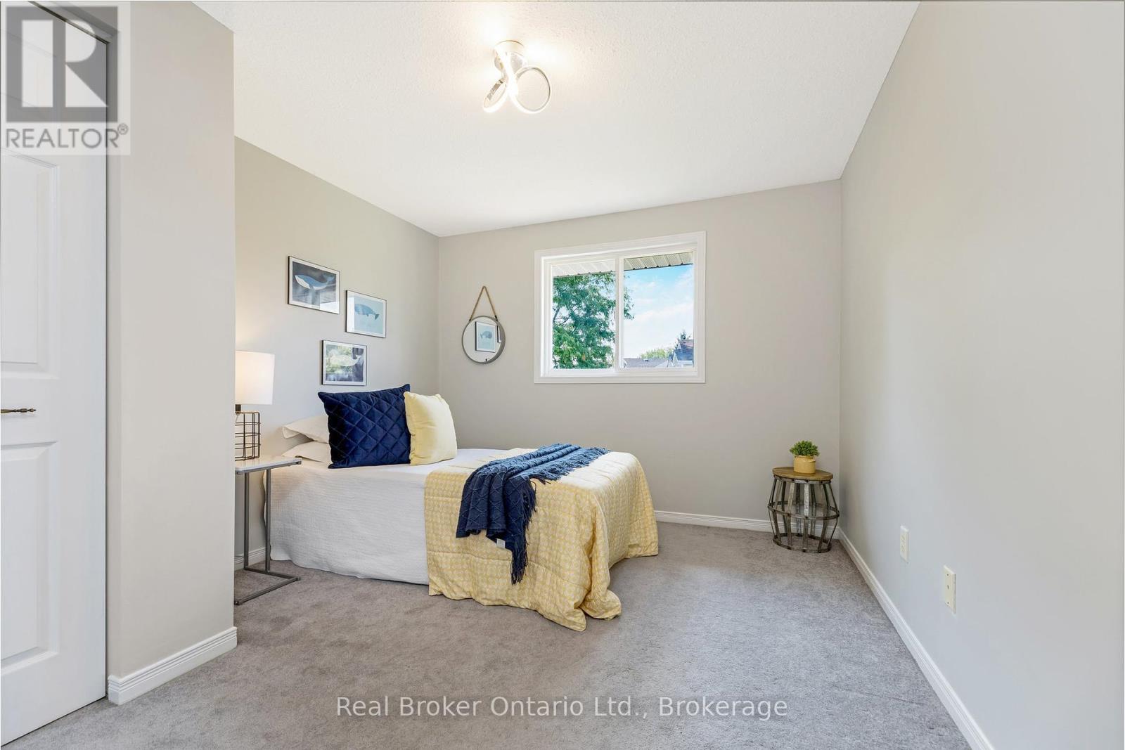 Photo 21 of 122 Silurian Drive, Guelph ON