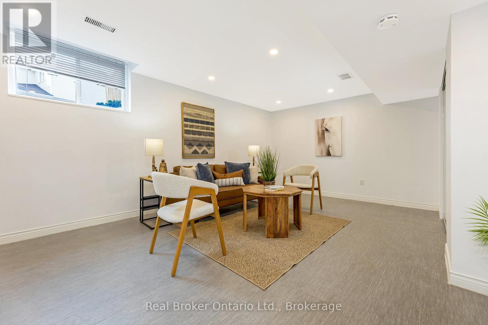Photo 23 of 122 Silurian Drive, Guelph ON