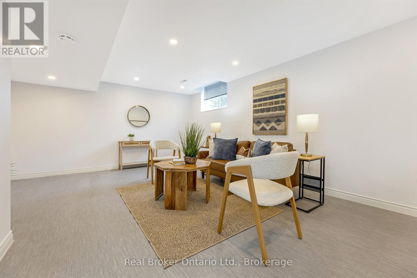 Photo 24 of 122 Silurian Drive, Guelph ON