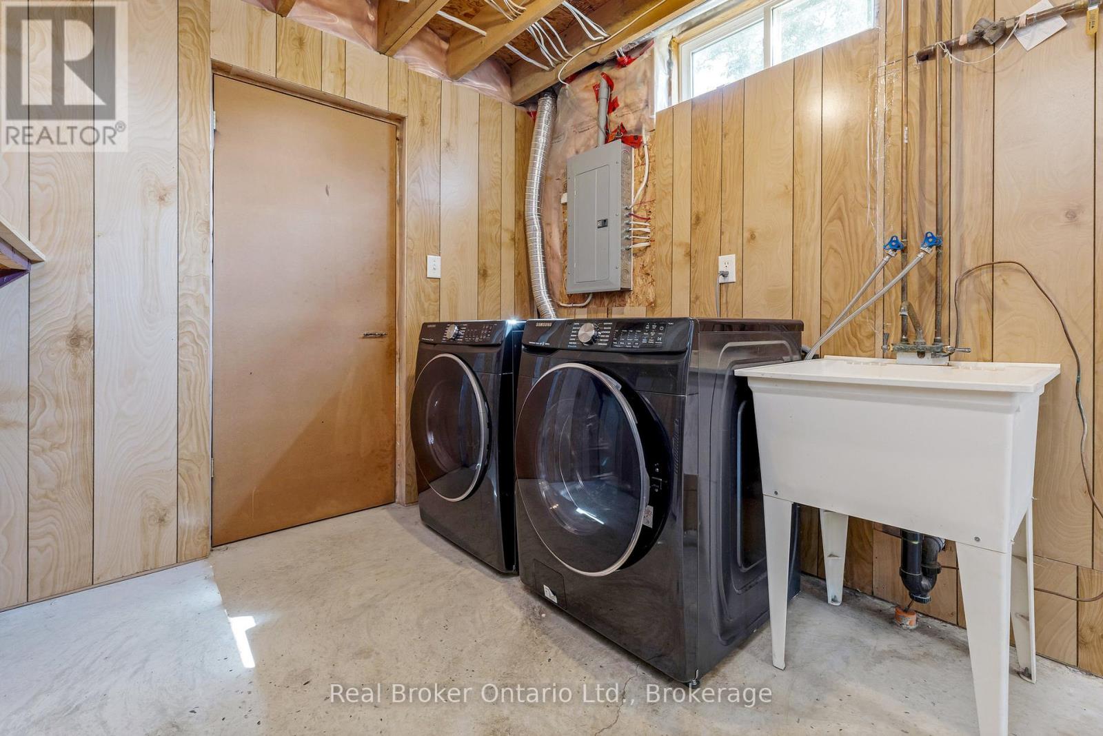 Photo 25 of 122 Silurian Drive, Guelph ON