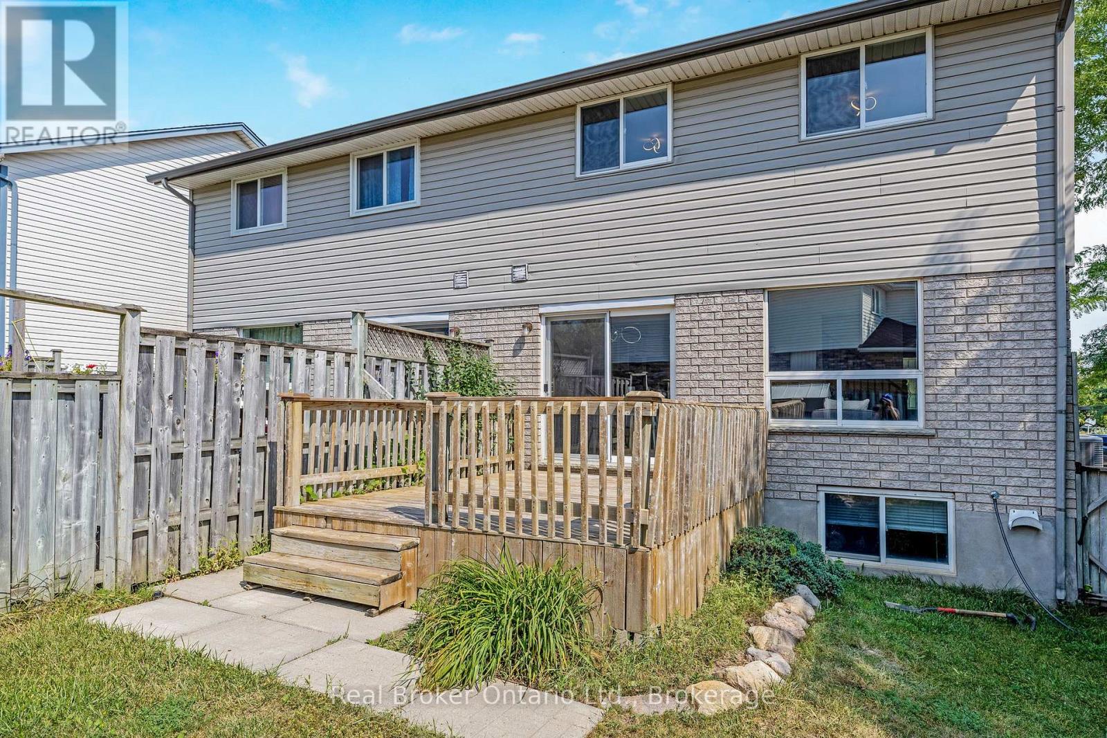 Photo 28 of 122 Silurian Drive, Guelph ON