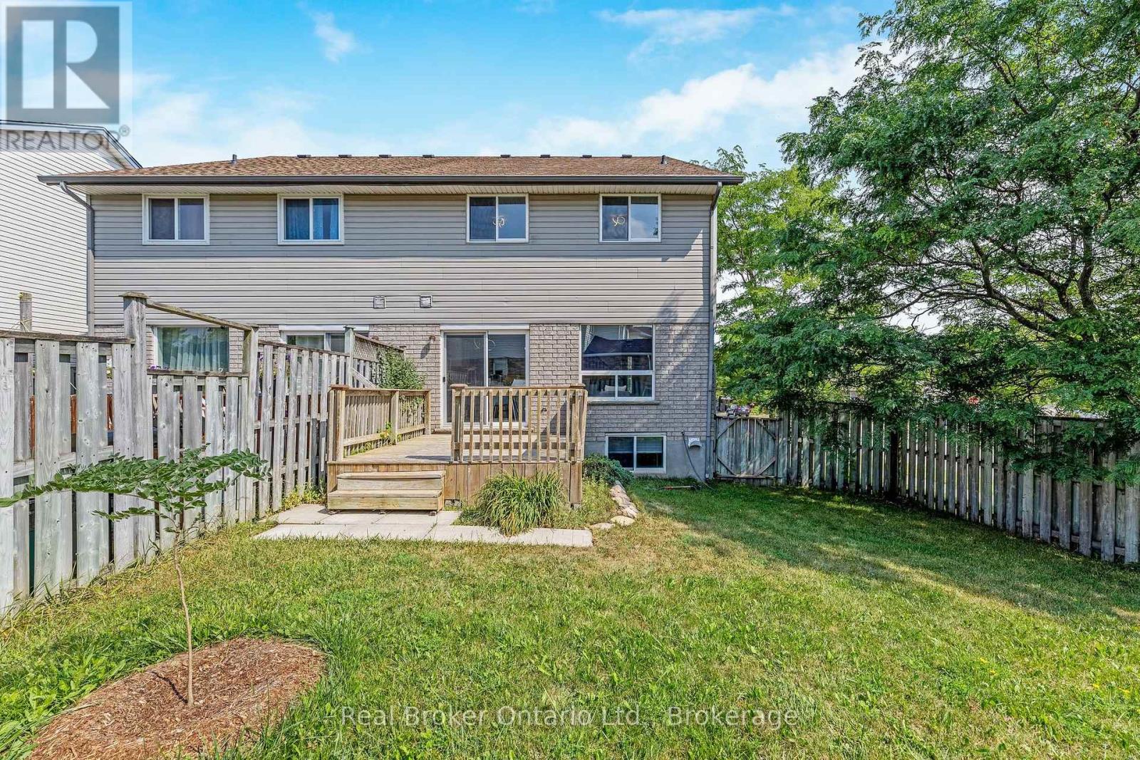 Photo 32 of 122 Silurian Drive, Guelph ON